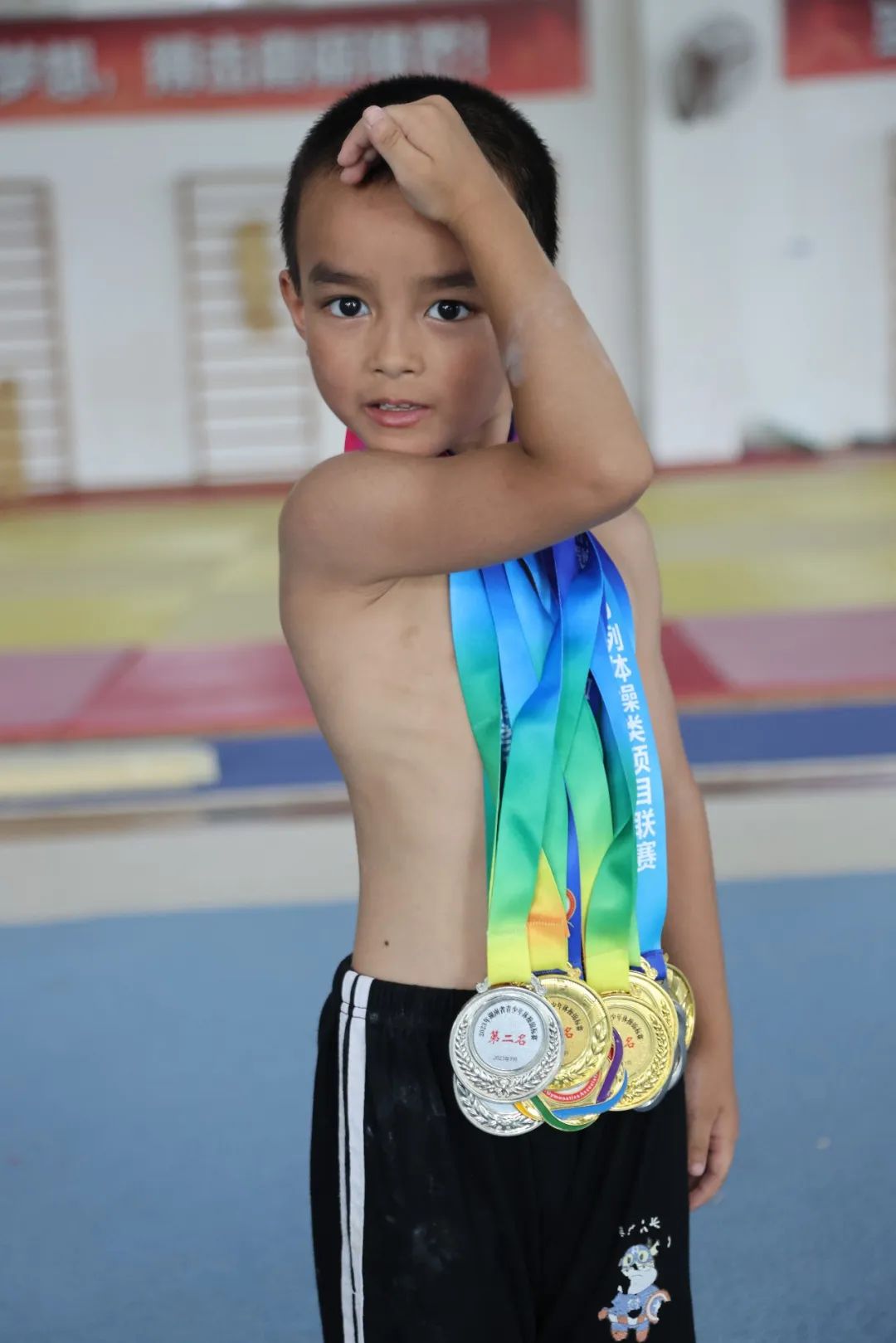 DƬ